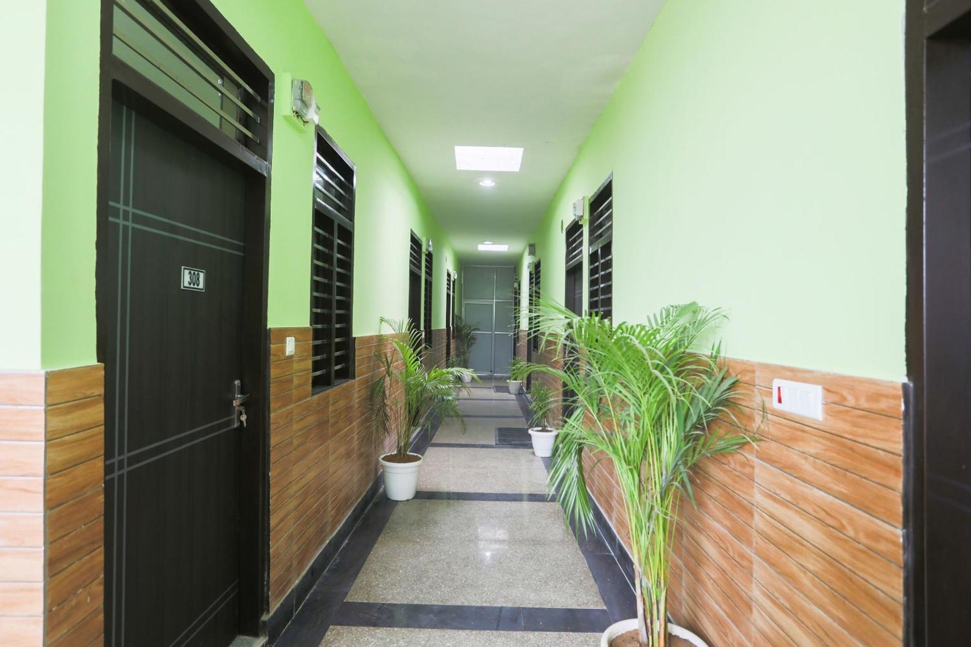 Capital O A-One Hotel Manesar Buitenkant foto