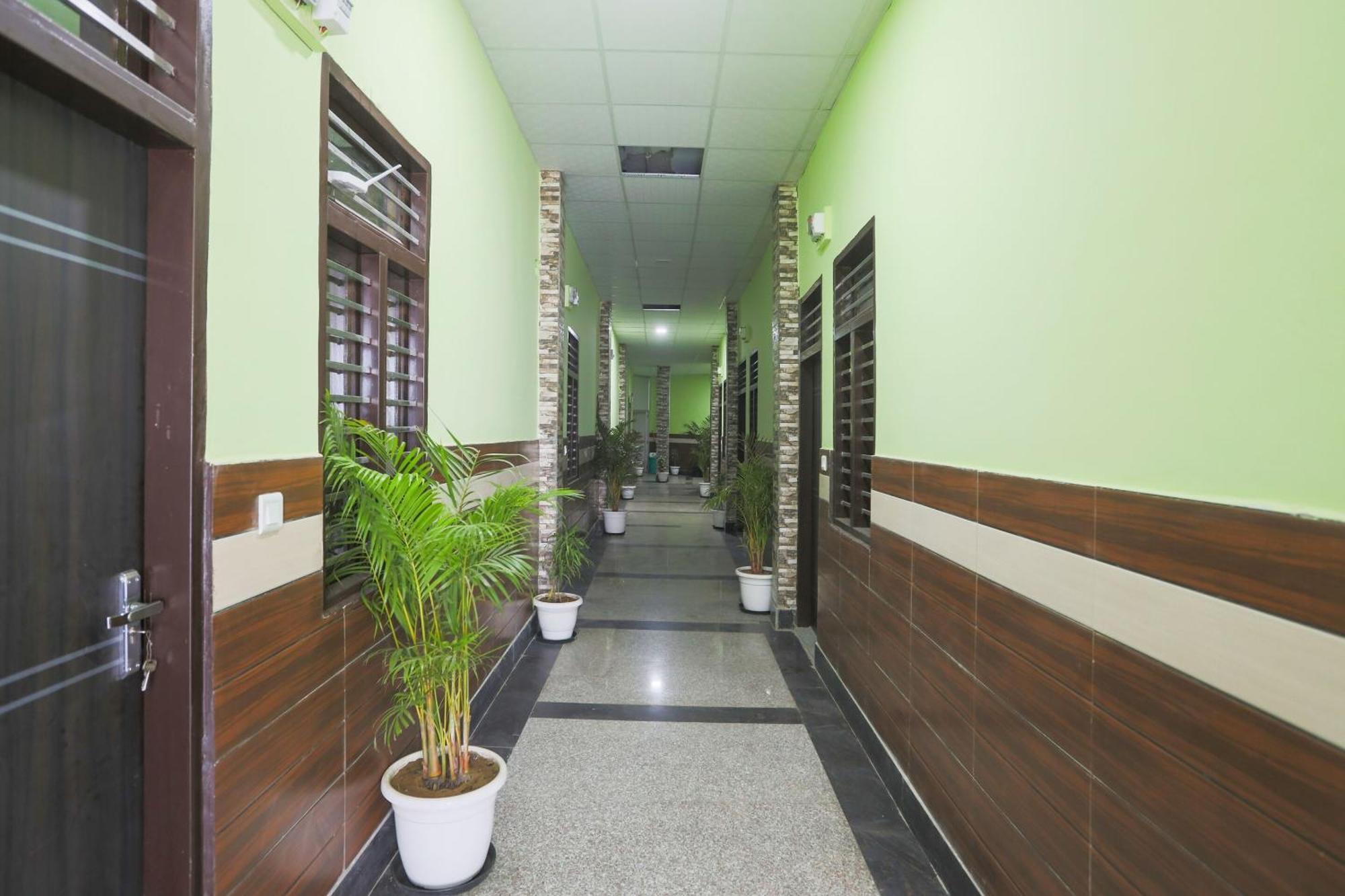 Capital O A-One Hotel Manesar Buitenkant foto