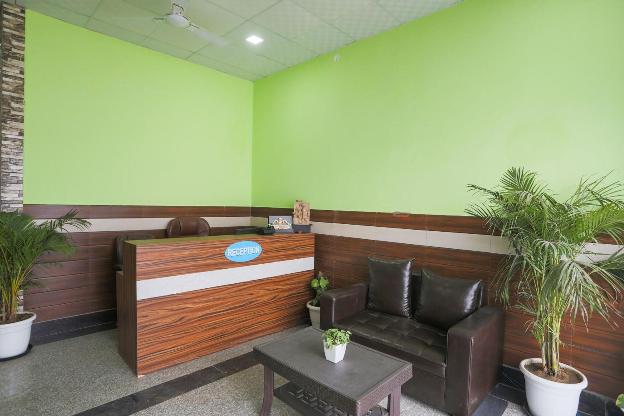 Capital O A-One Hotel Manesar Buitenkant foto