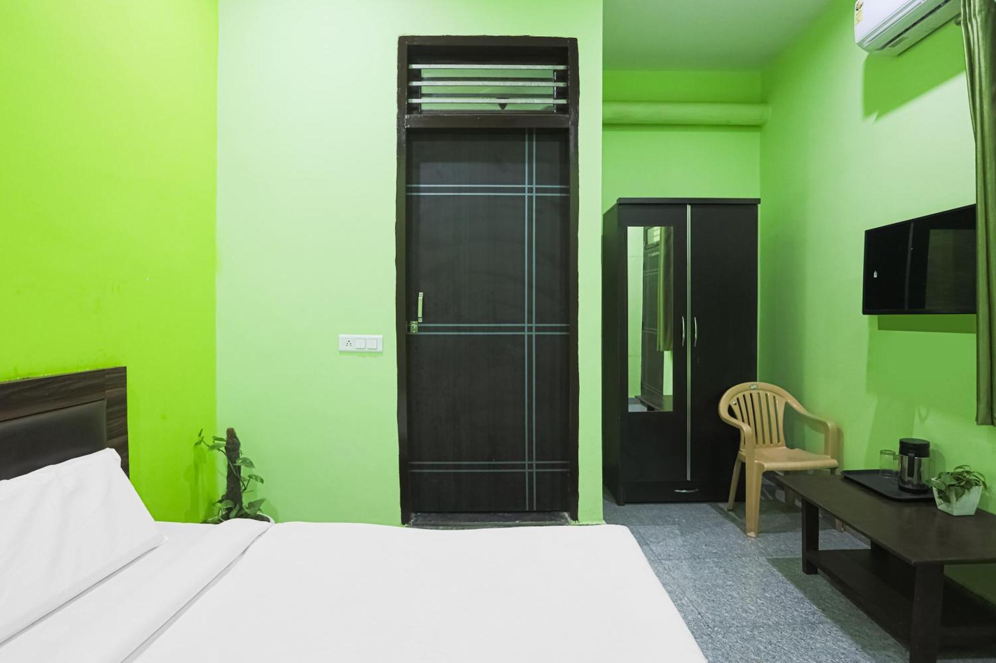 Capital O A-One Hotel Manesar Buitenkant foto