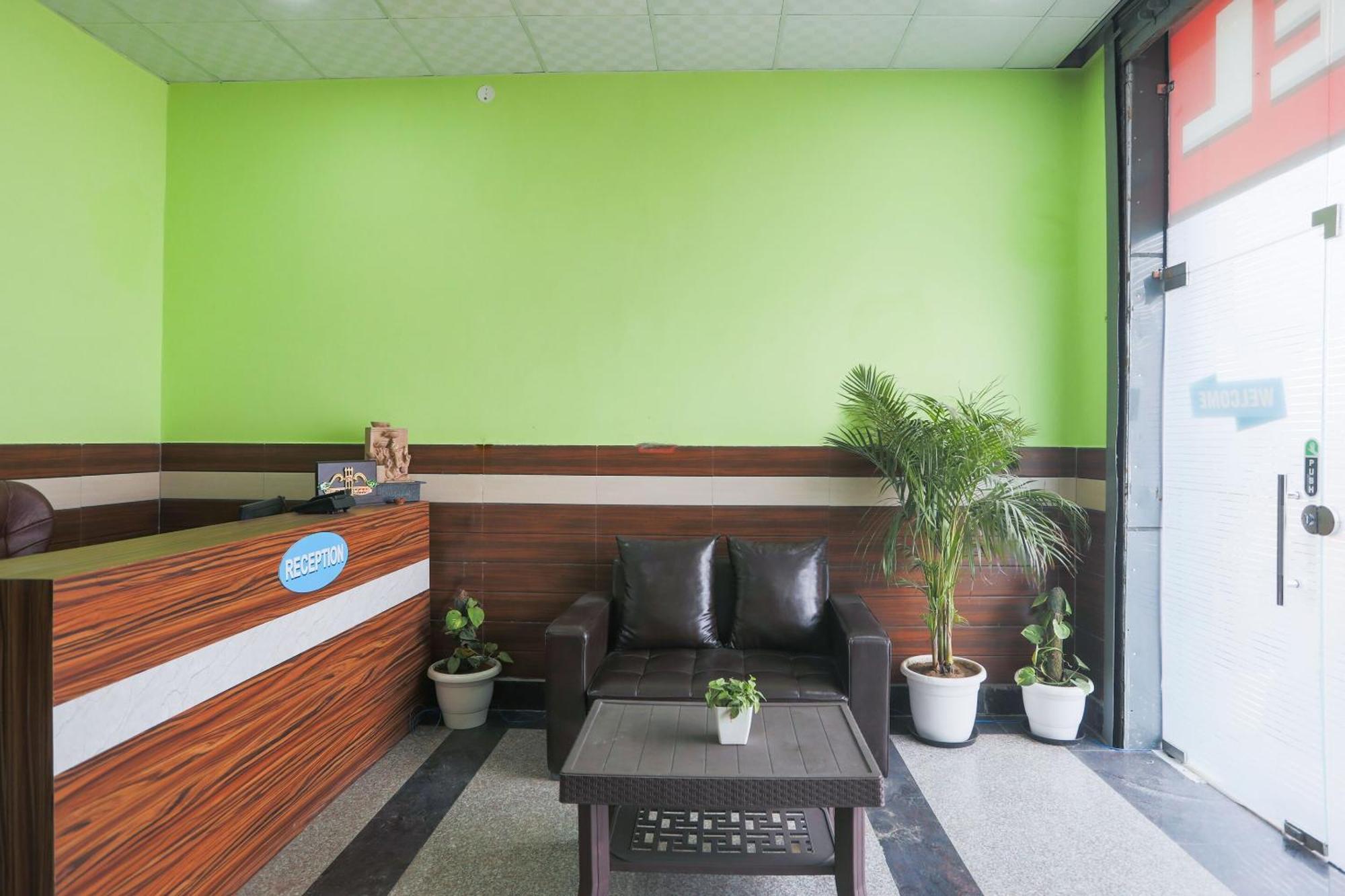 Capital O A-One Hotel Manesar Buitenkant foto