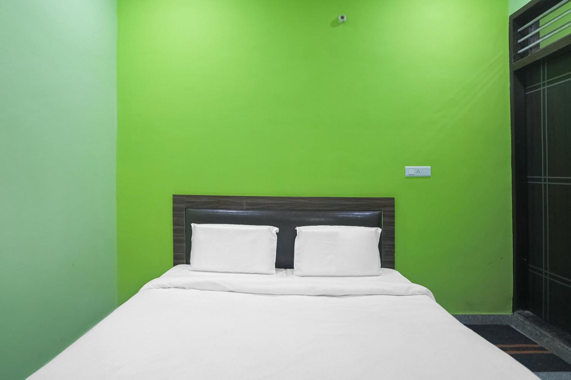 Capital O A-One Hotel Manesar Buitenkant foto