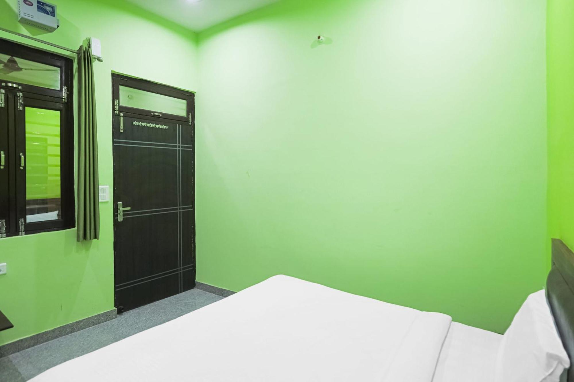 Capital O A-One Hotel Manesar Buitenkant foto